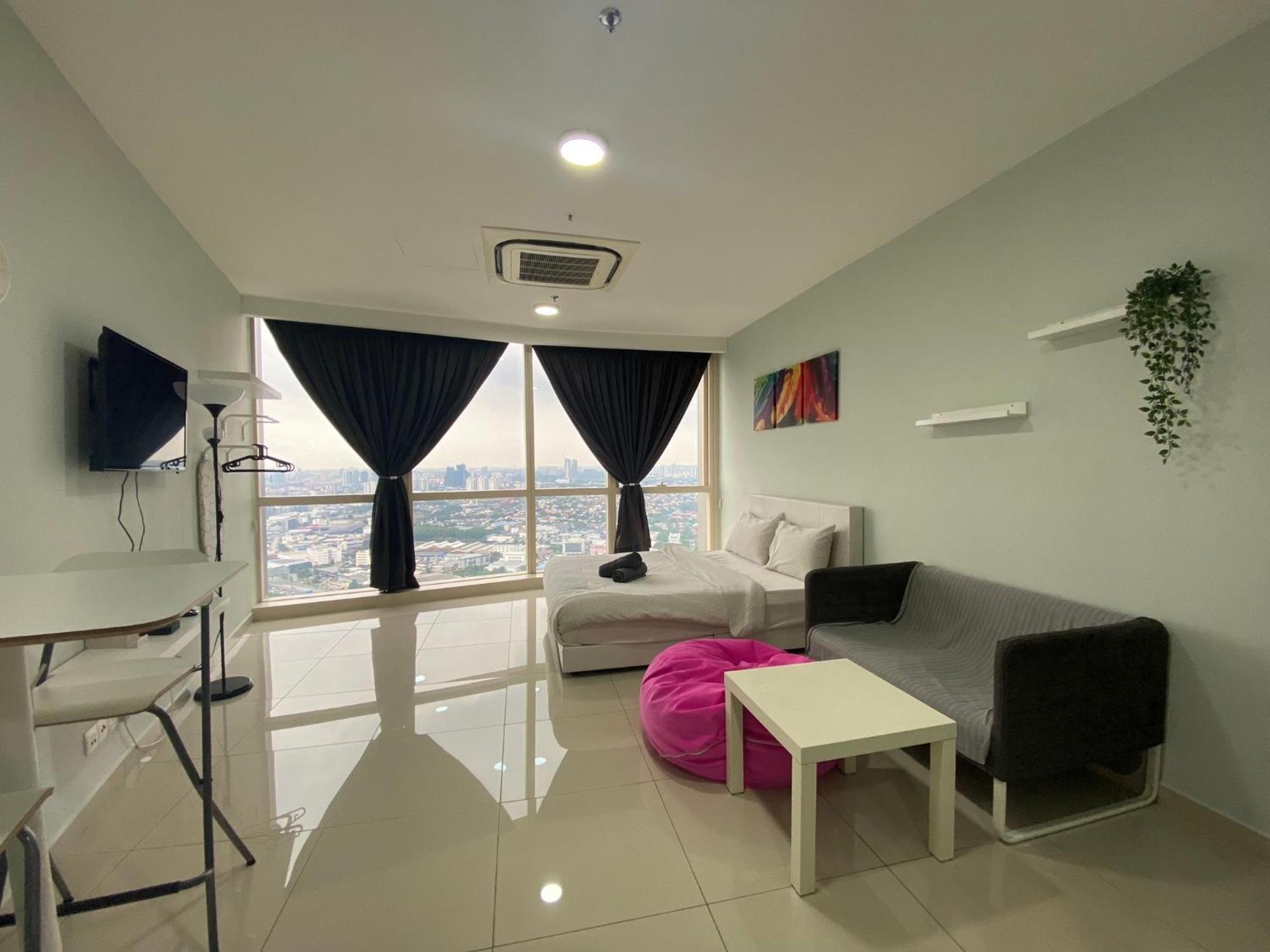 Pinnacle Pj @ Penguin Homes Petaling Jaya Exterior photo